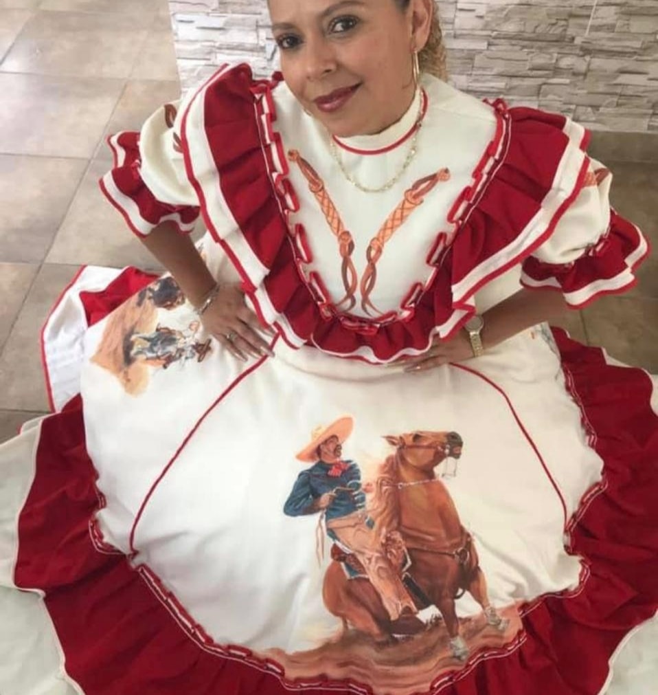 Traje regional femenino bordado — vestimenta regional mexicana